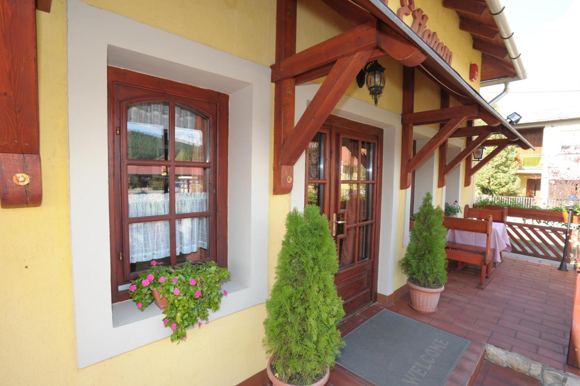 Forras Fogado Bed & Breakfast Bükkszék Bagian luar foto